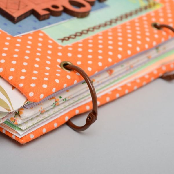 Taller Scrapbook Mini àlbum cosit A càrrec d’Aikmaku Roses Cultura