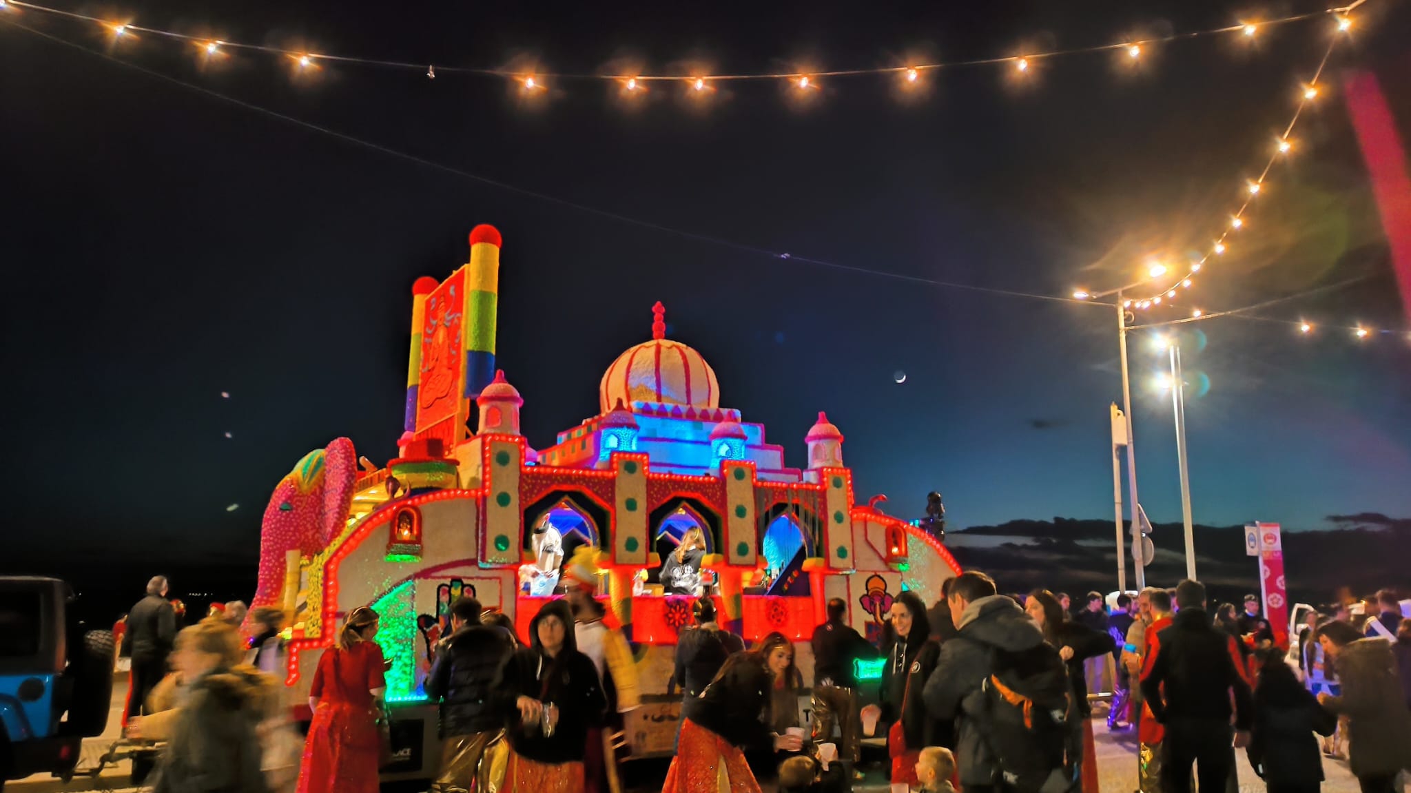 Cau la nit sobre el palau de les mil i una nits