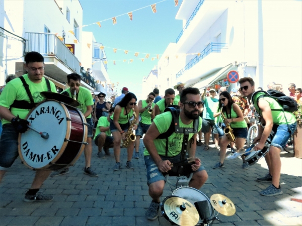 Espectacle:musical itinerant Dammer Band