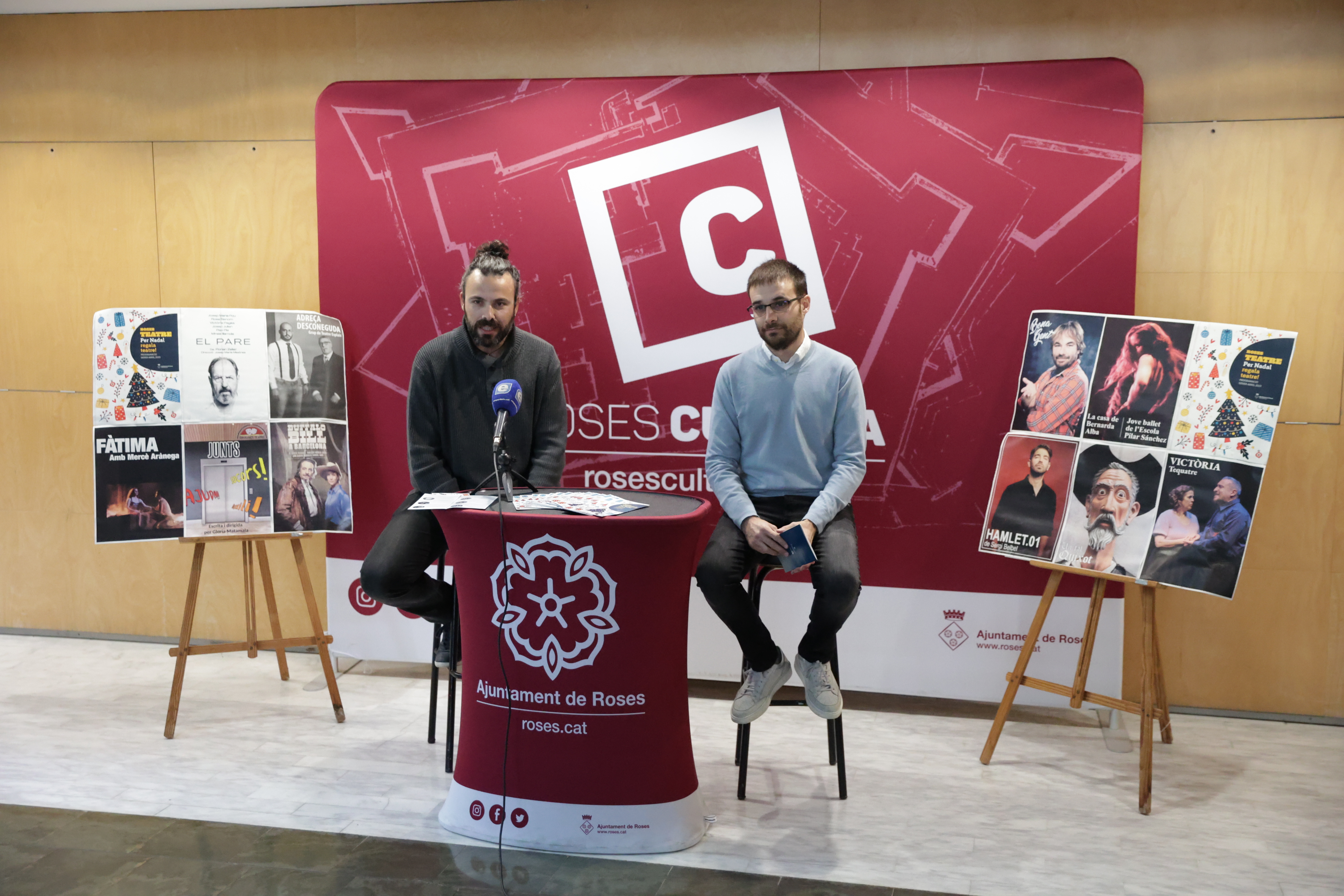 El regidor de cultura Èric Ibáñez i l'alcalde de Roses Joan Plana a la presentació de 