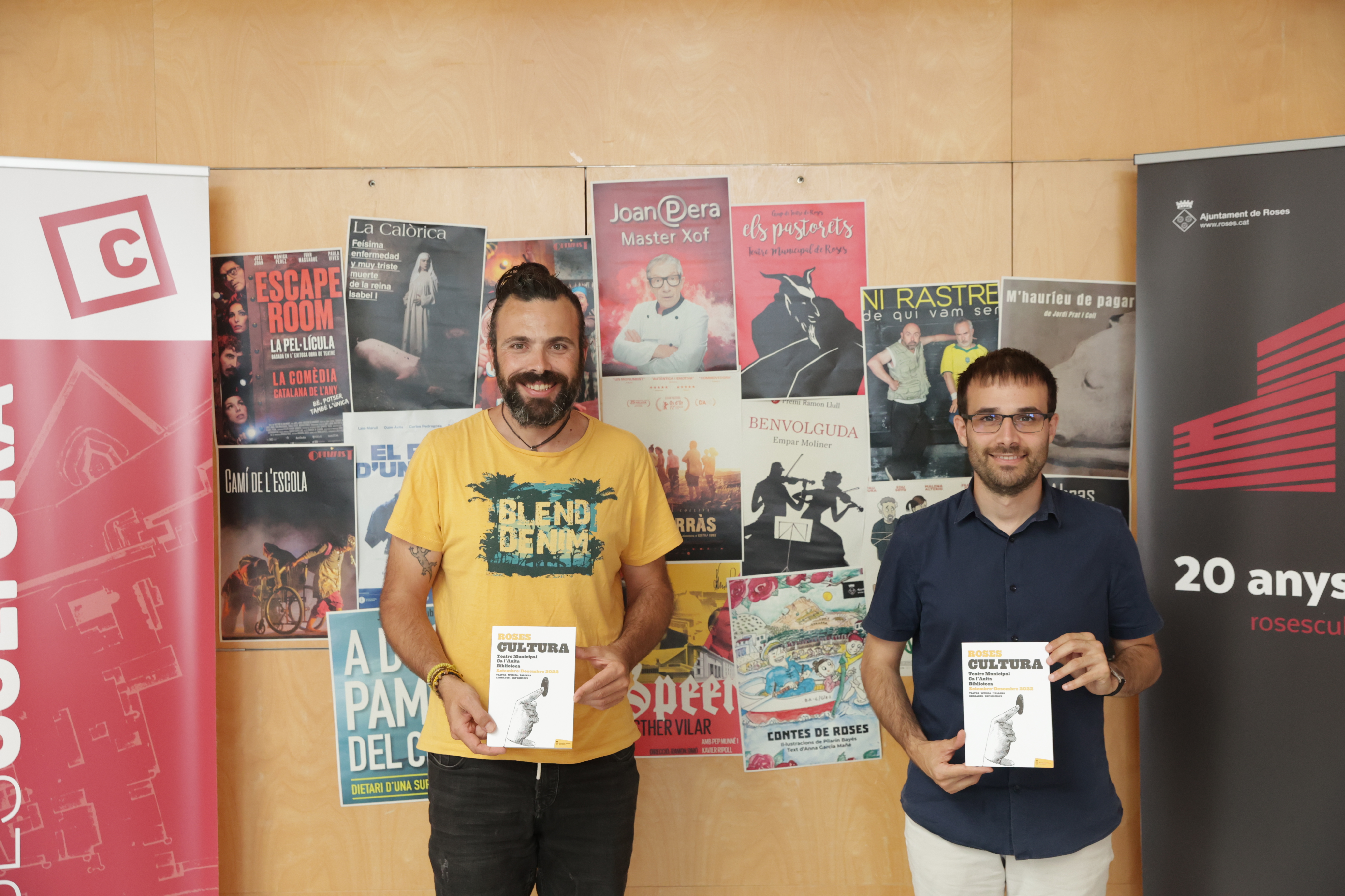 El regidor de cultura Èric Ibáñez i l'alcalde de Roses Joan Plana a la presentació de la temporada cultura setembre-desembre 2022