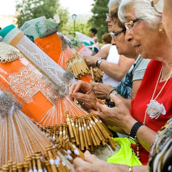 XVI Trobada de Puntaires - A la rambla Riera Ginjolers, davant la SUF ...